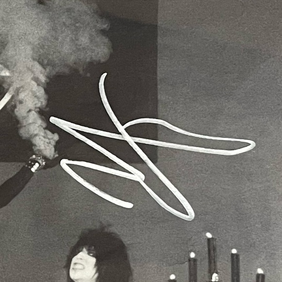 Motley Crue Fully Signed *Original* - Picture 2 of 6